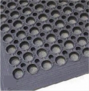 Anti fatigue mat with drainage